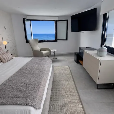 Вилла Atlantico One Oceanfront Luxury & Heated Pool